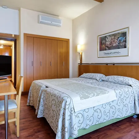 Bull Astoria Готель