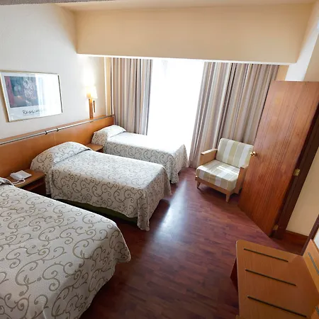 מלון Bull Astoria 3*