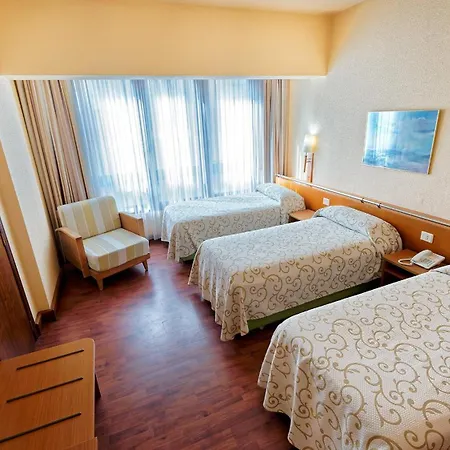 מלון Bull Astoria 3*