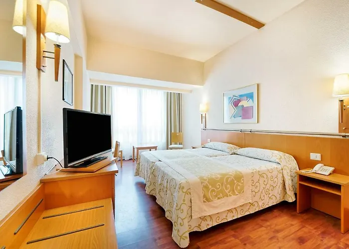 Bull Astoria Готель